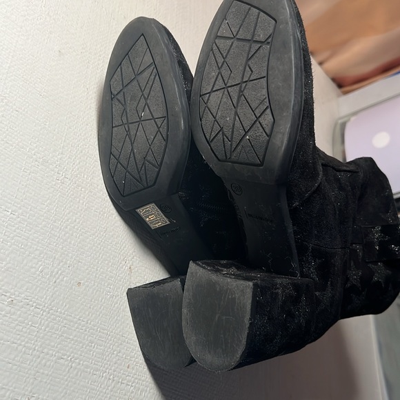 Boots - Picture 4 of 4